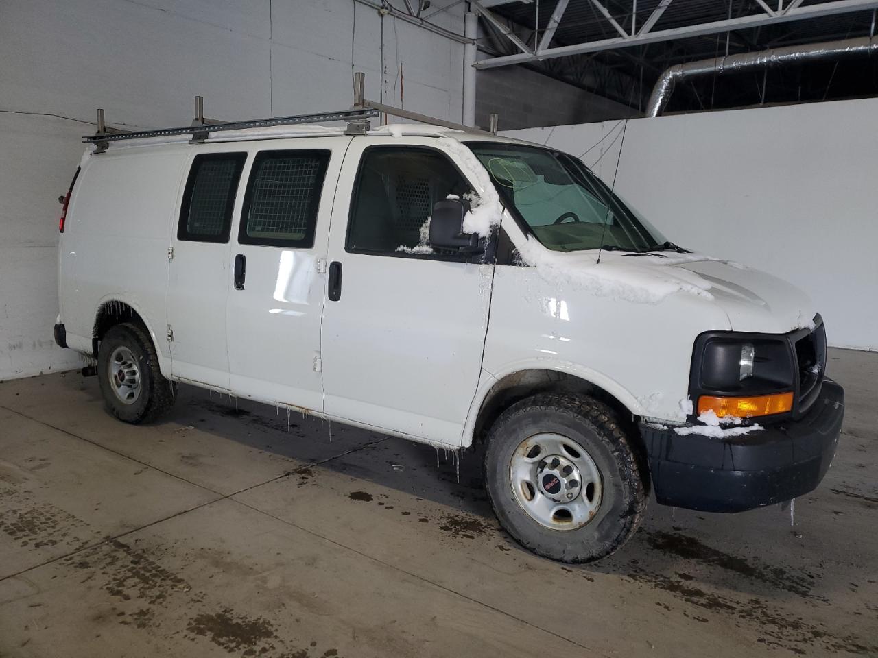 2015 GMC Savana - Image 4