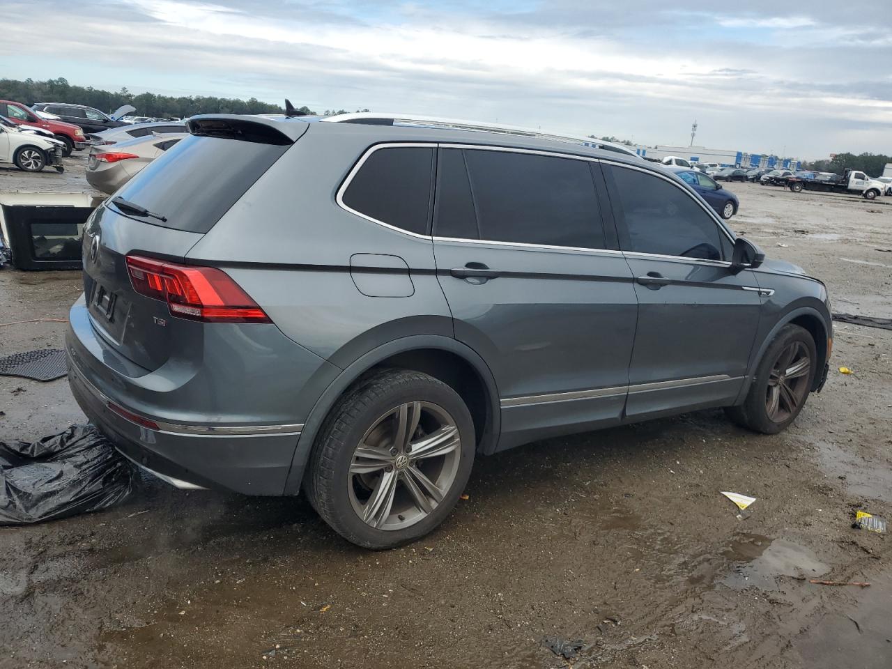 2018 Volkswagen Tiguan - Image 3