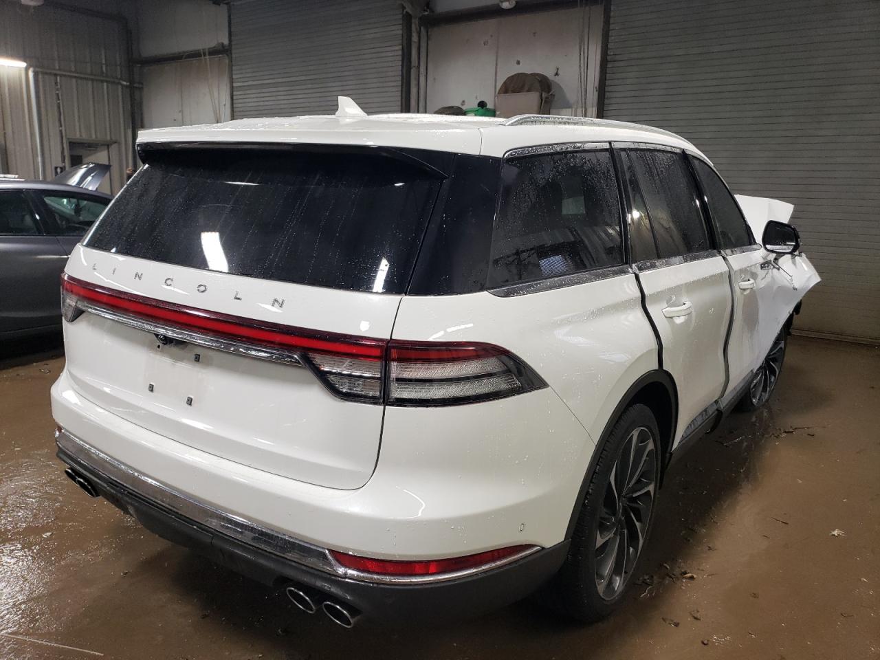 2021 Lincoln Aviator - Image 3