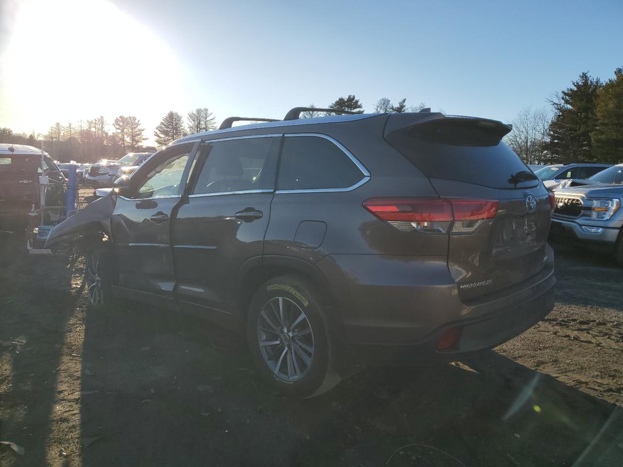 2018 Toyota Highlander - Image 2