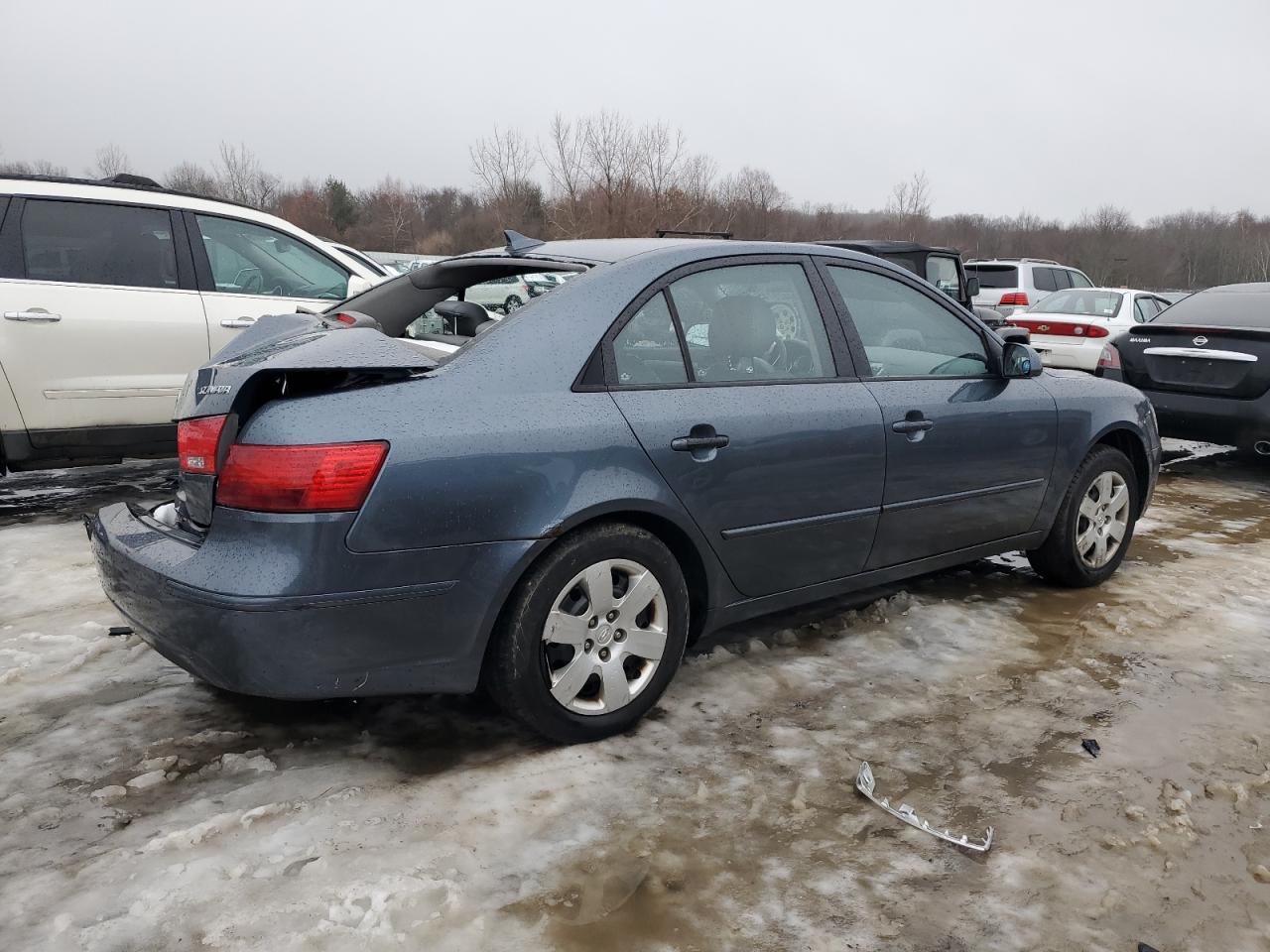 2010 Hyundai Sonata - Image 3