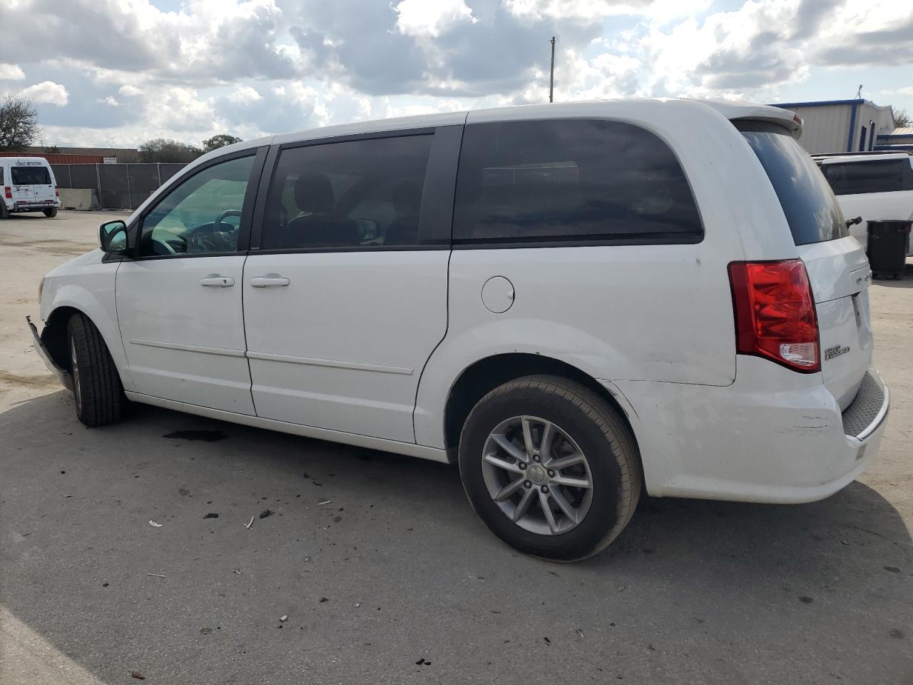2014 Dodge Caravan - Image 2