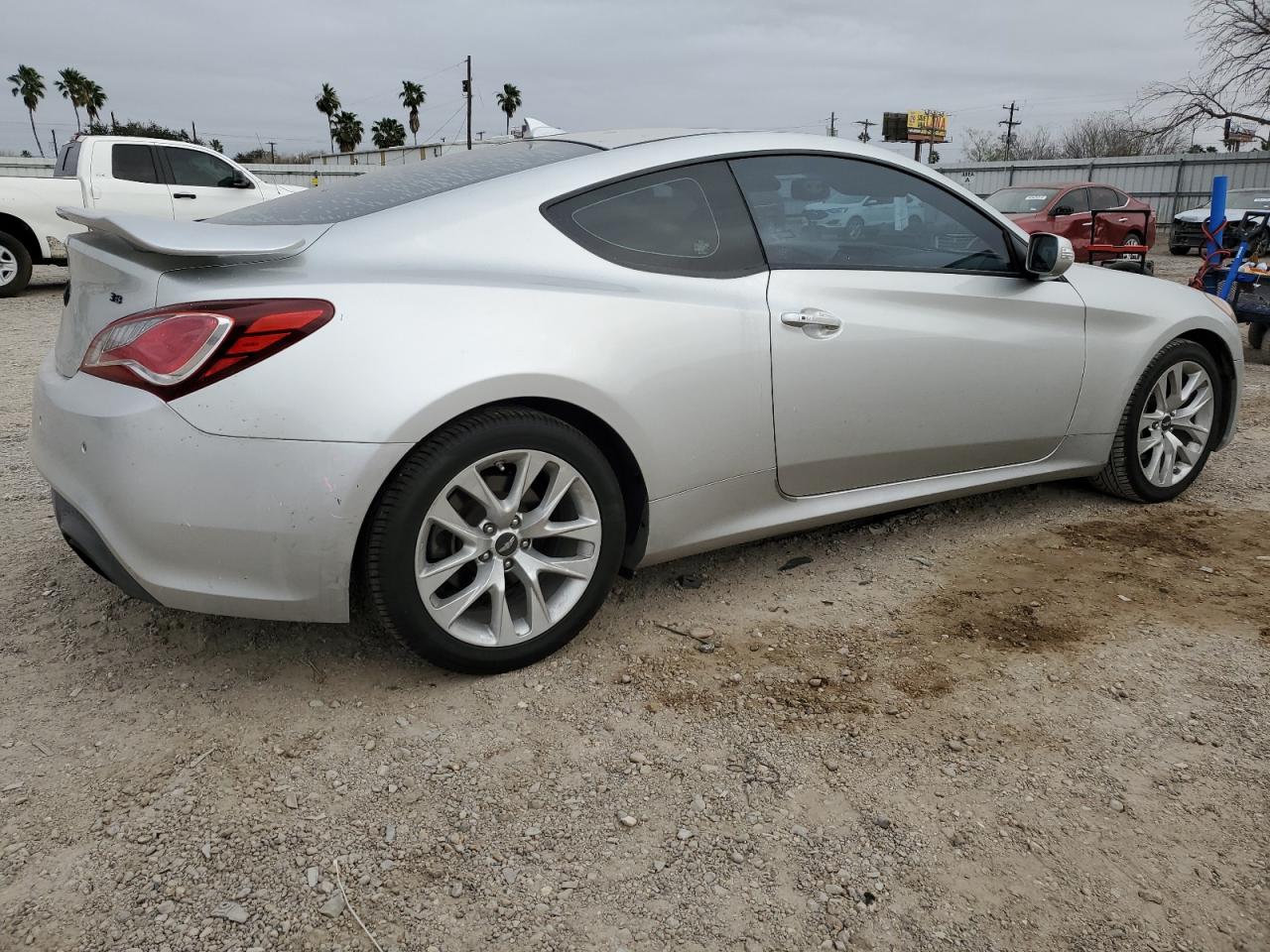 2013 Hyundai Genesis - Image 3