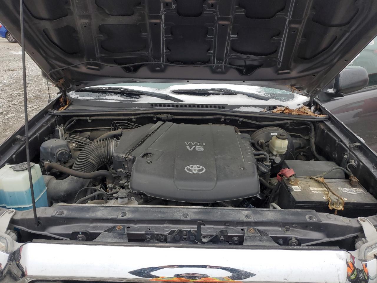 2015 Toyota Tacoma - Image 13
