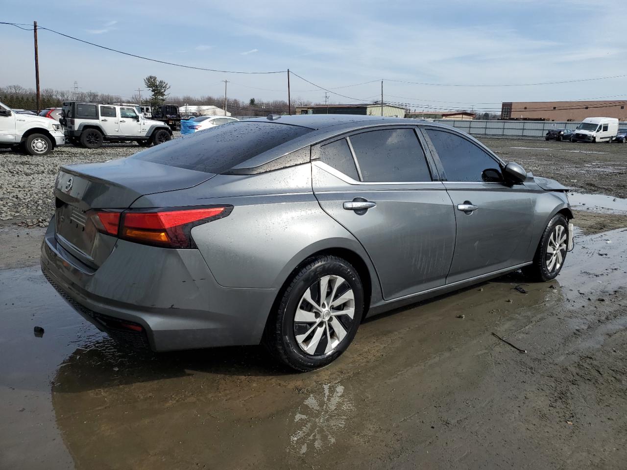 2020 Nissan Altima - Image 3