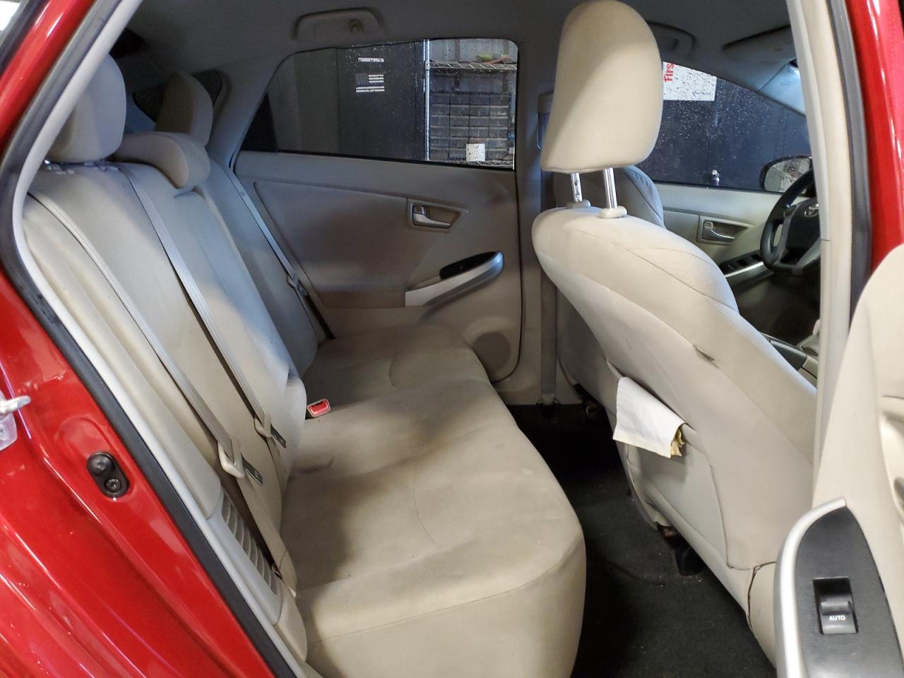 2013 Toyota Prius - Image 10