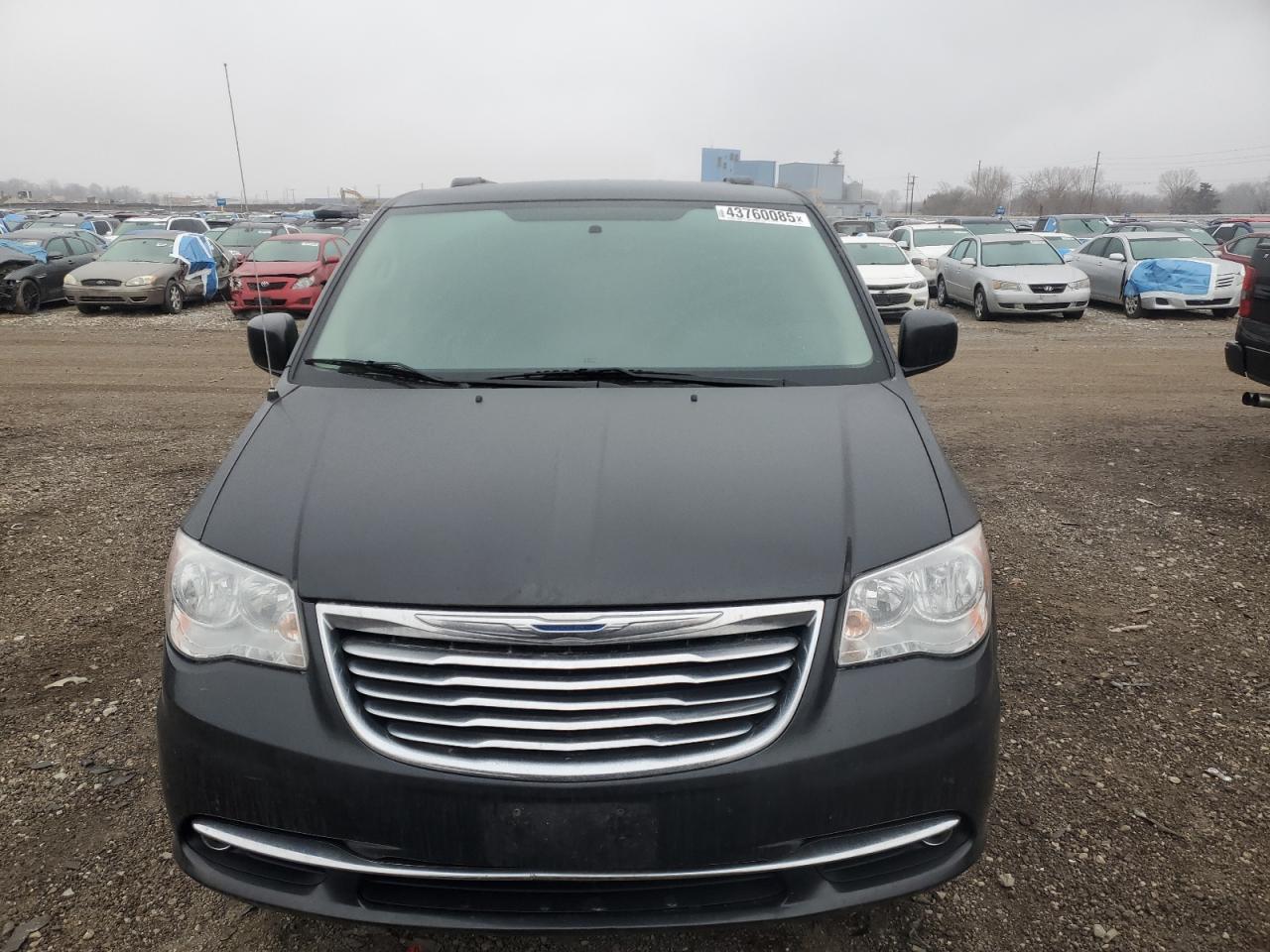 2011 Chrysler Town & Country - Image 5