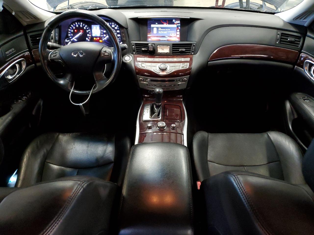 2016 Infiniti Q70 - Image 8