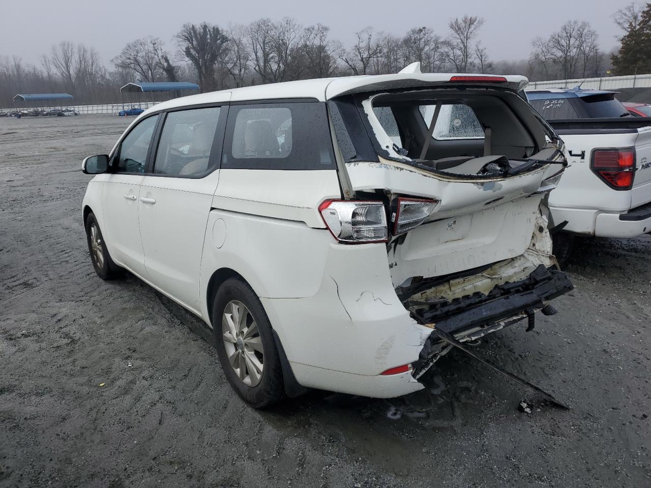 2016 Kia Sedona - Image 2