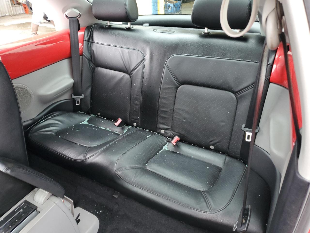 2004 Volkswagen Beetle - Image 11