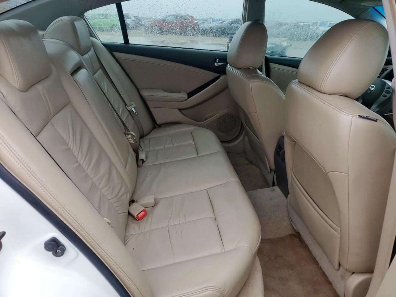2010 Nissan Altima - Image 10