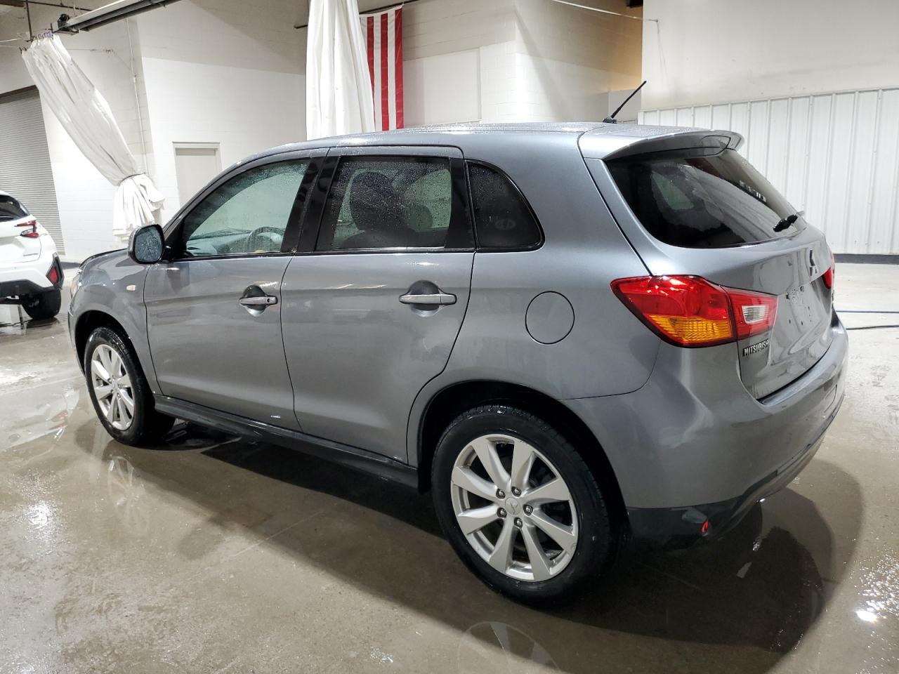 2015 Mitsubishi Outlander - Image 2