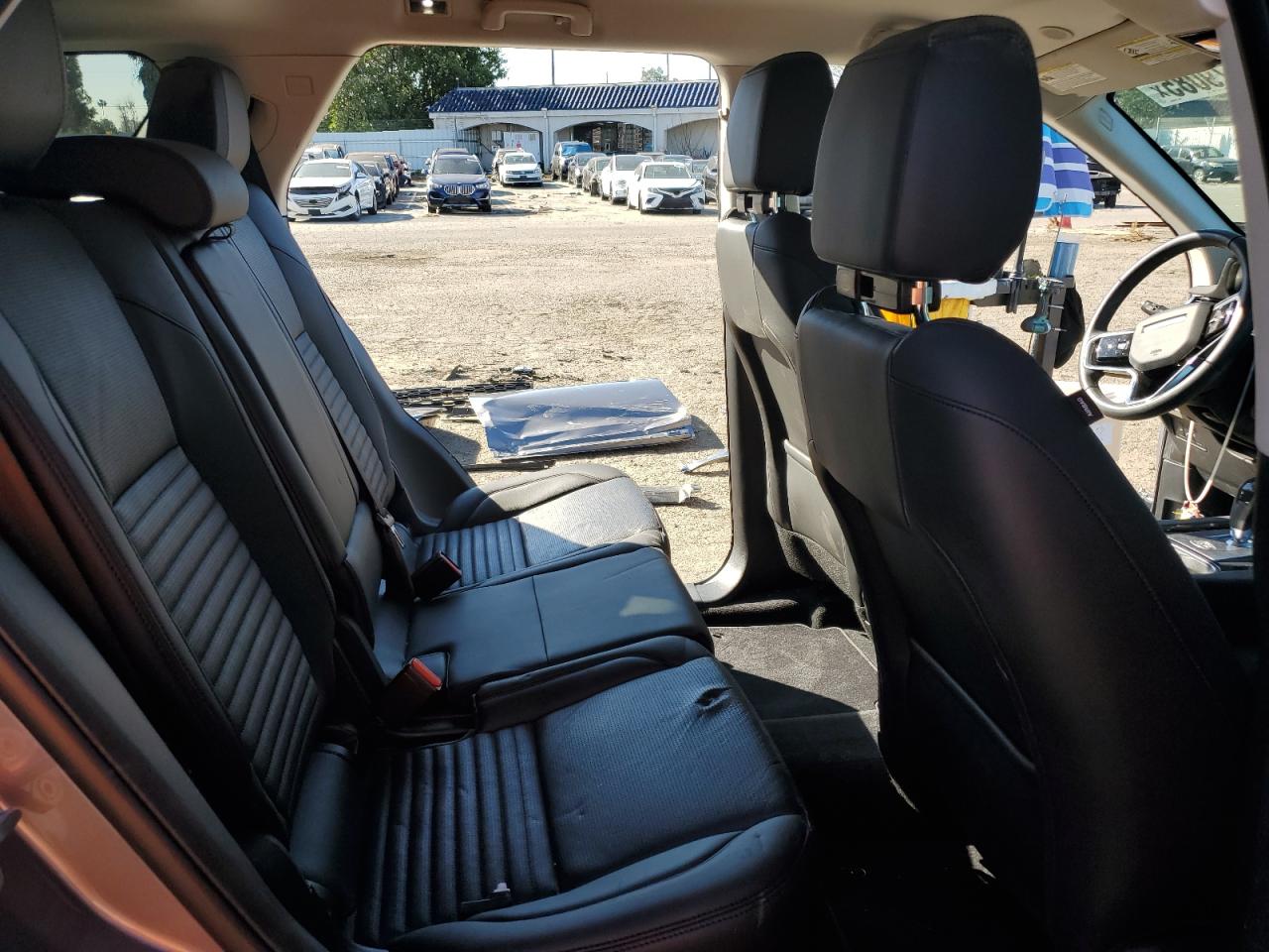 2023 Land Rover Discovery - Image 11