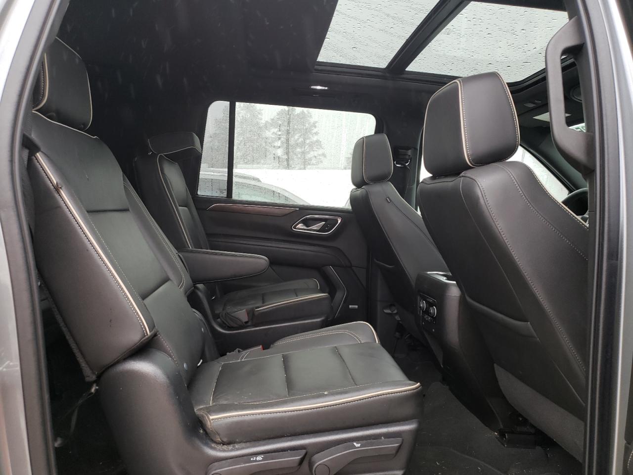 2021 Chevrolet Suburban - Image 11