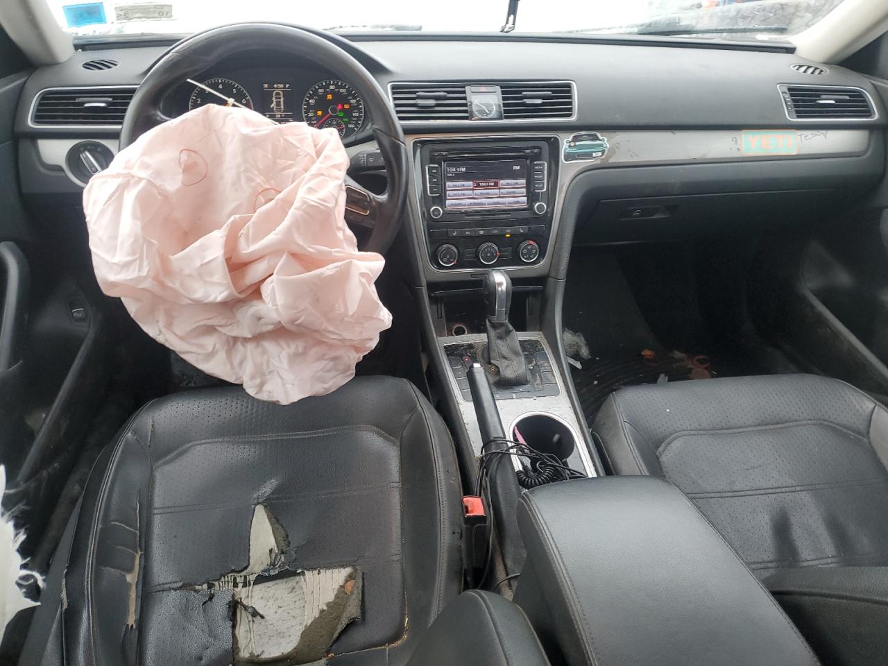 2014 Volkswagen Passat - Image 8