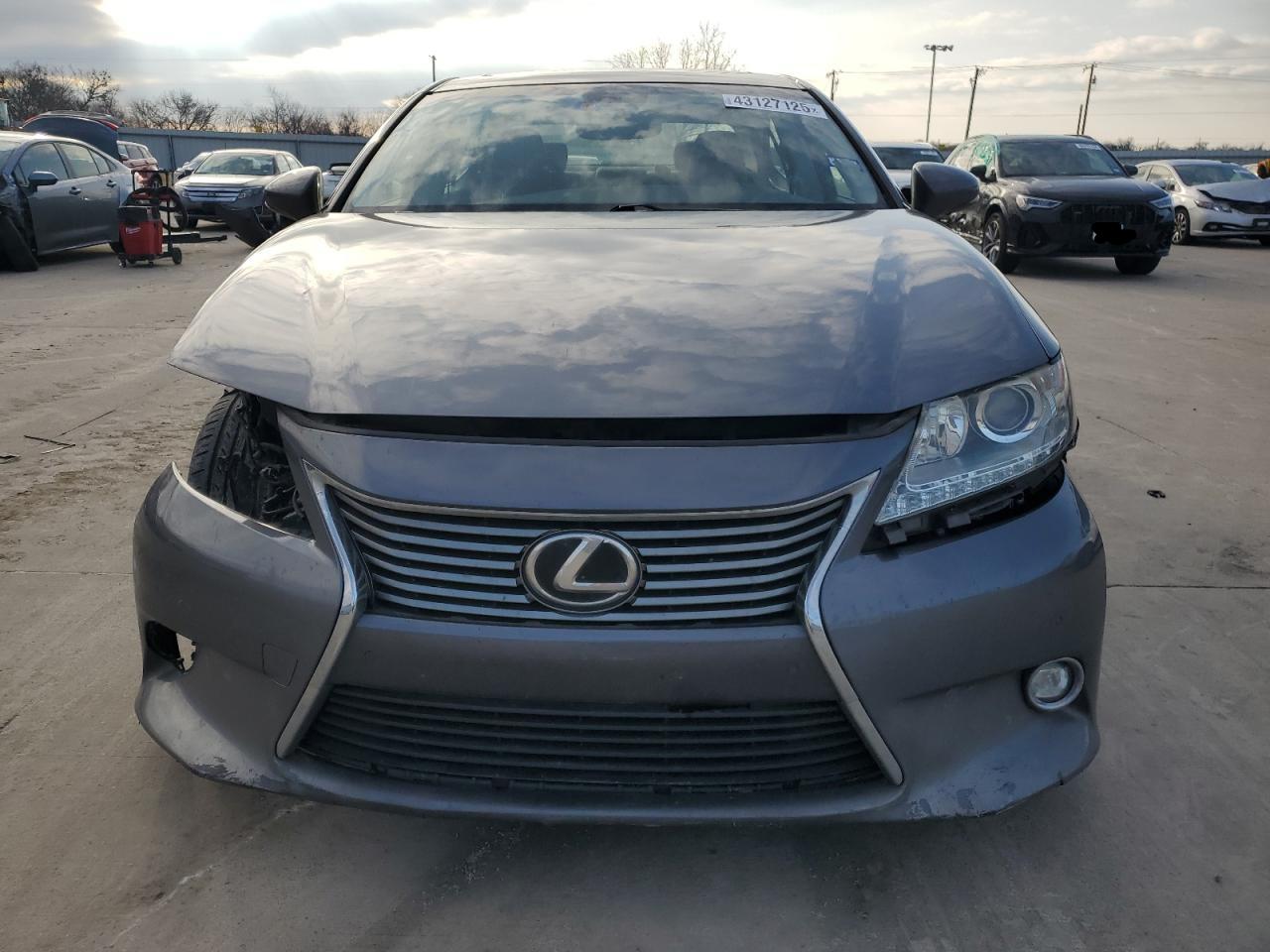 2015 Lexus ES - Image 5