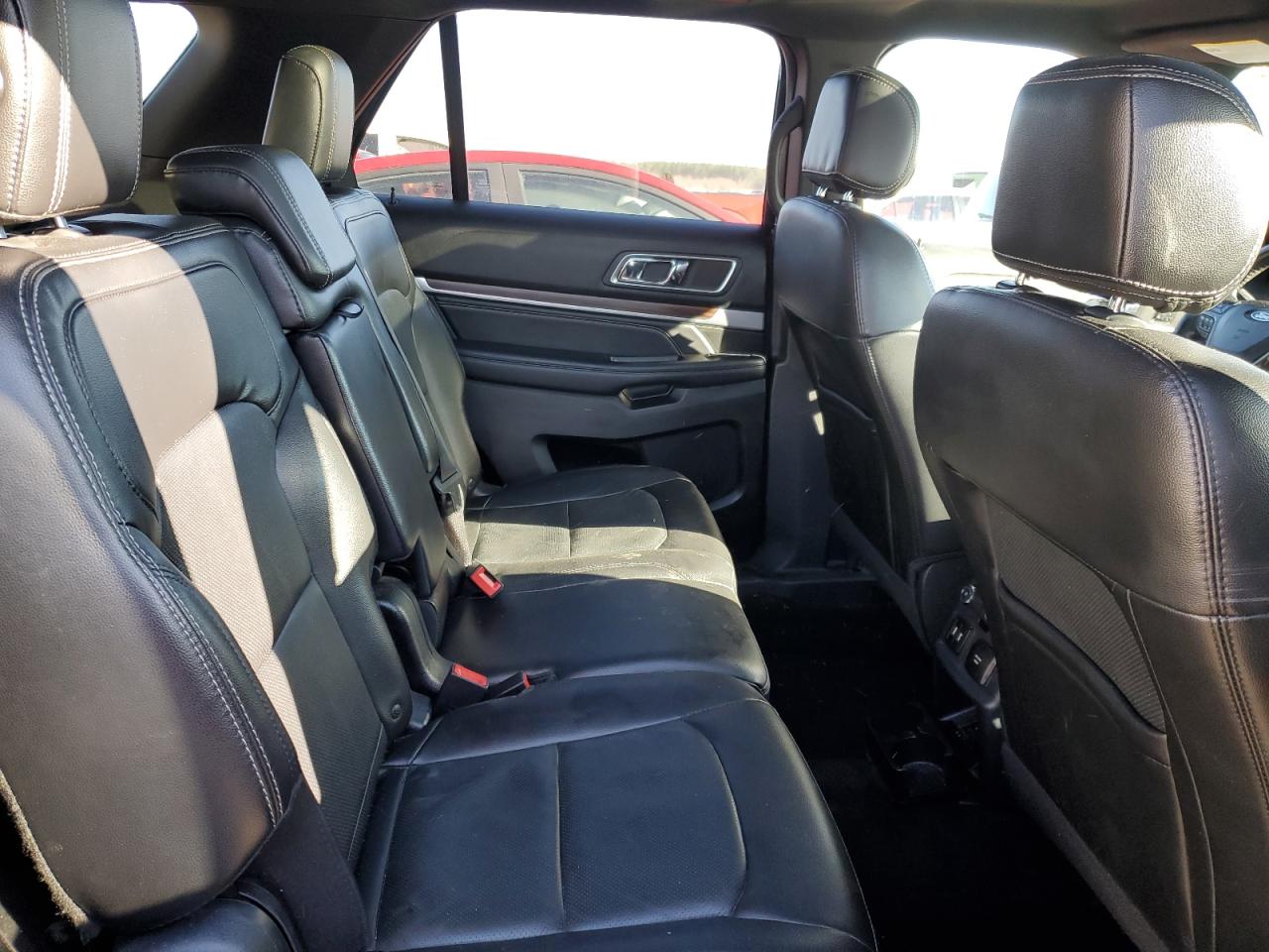 2017 Ford Explorer - Image 12