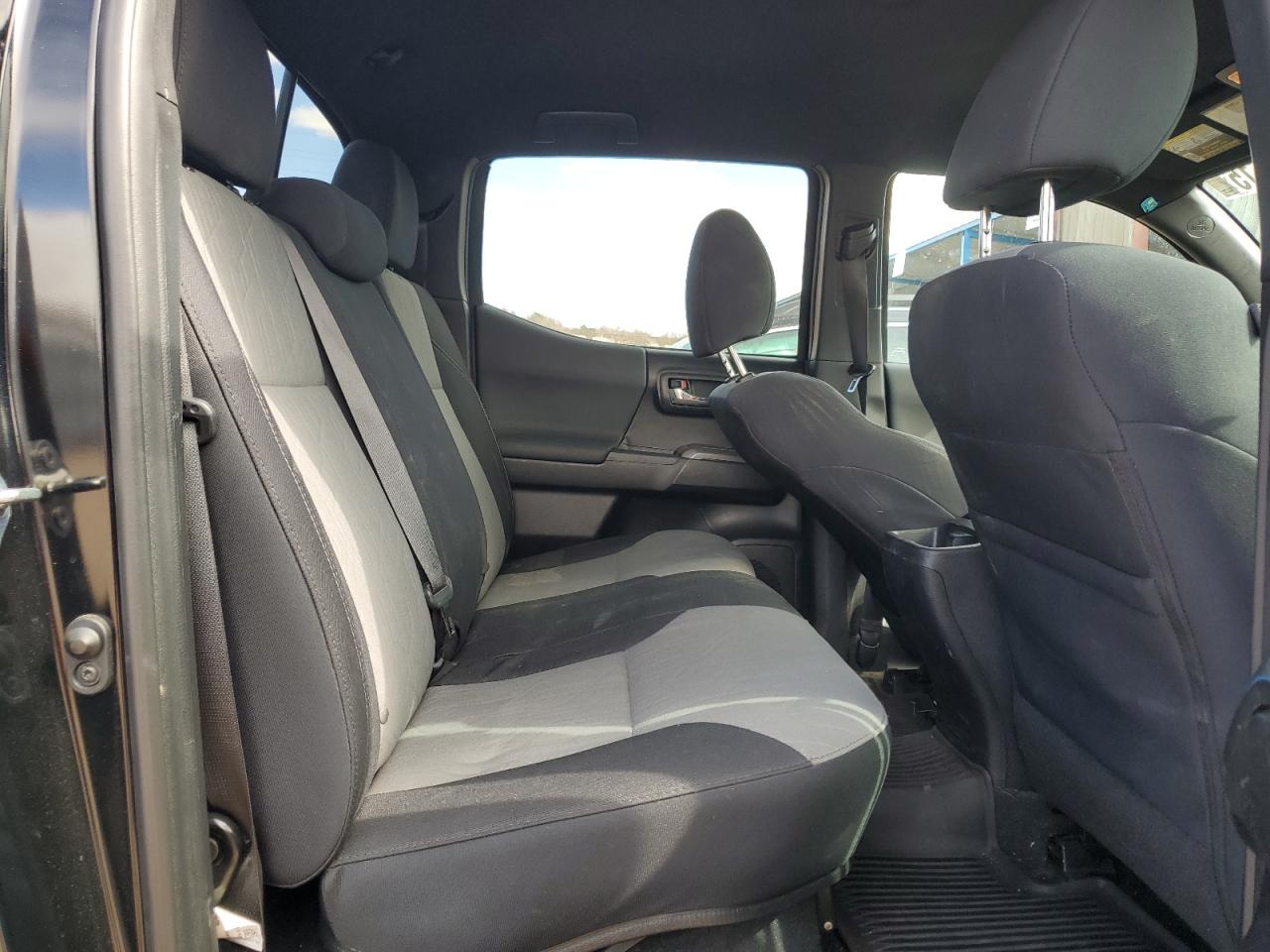 2020 Toyota Tacoma - Image 10