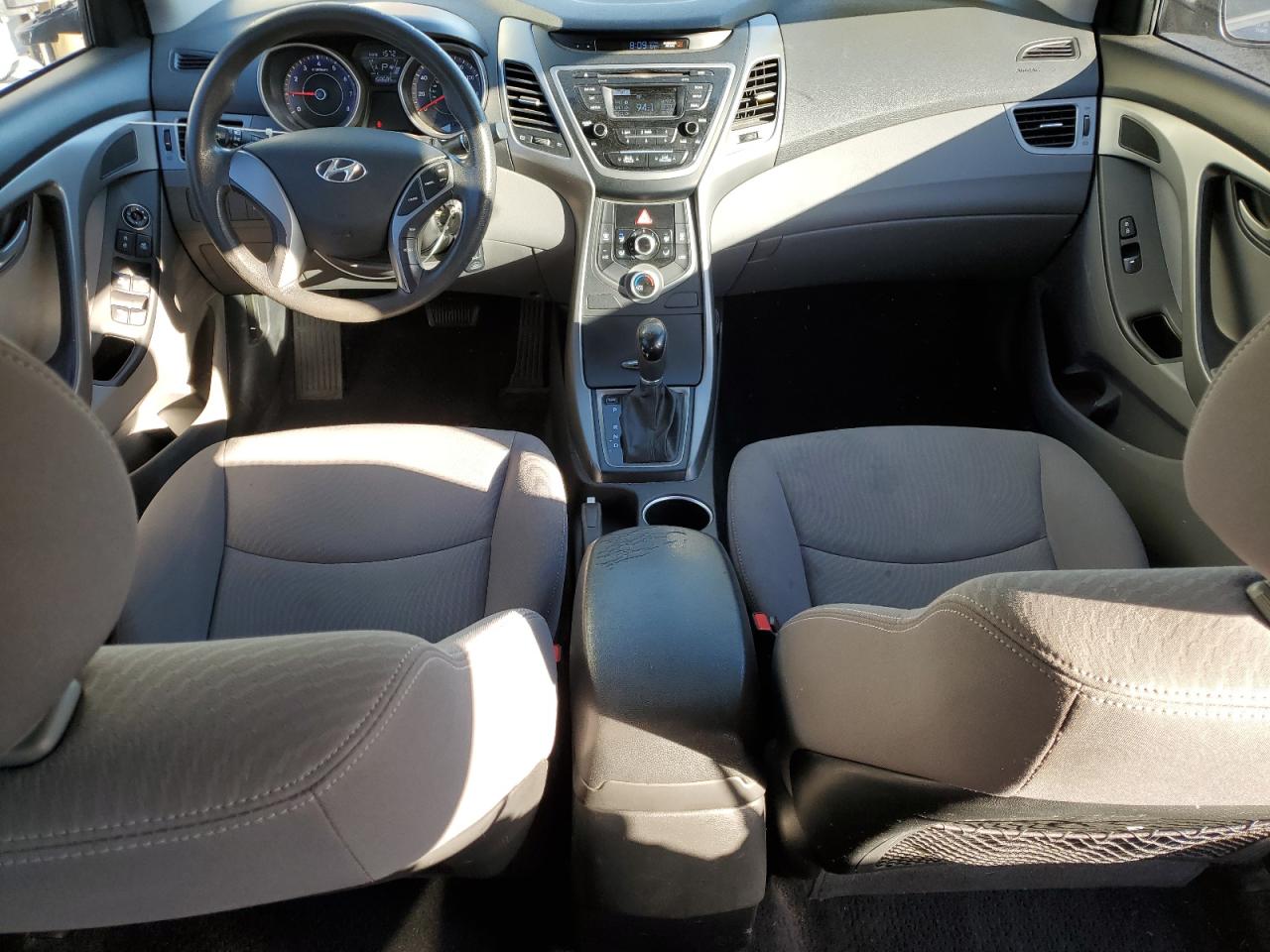 2016 Hyundai Elantra - Image 8