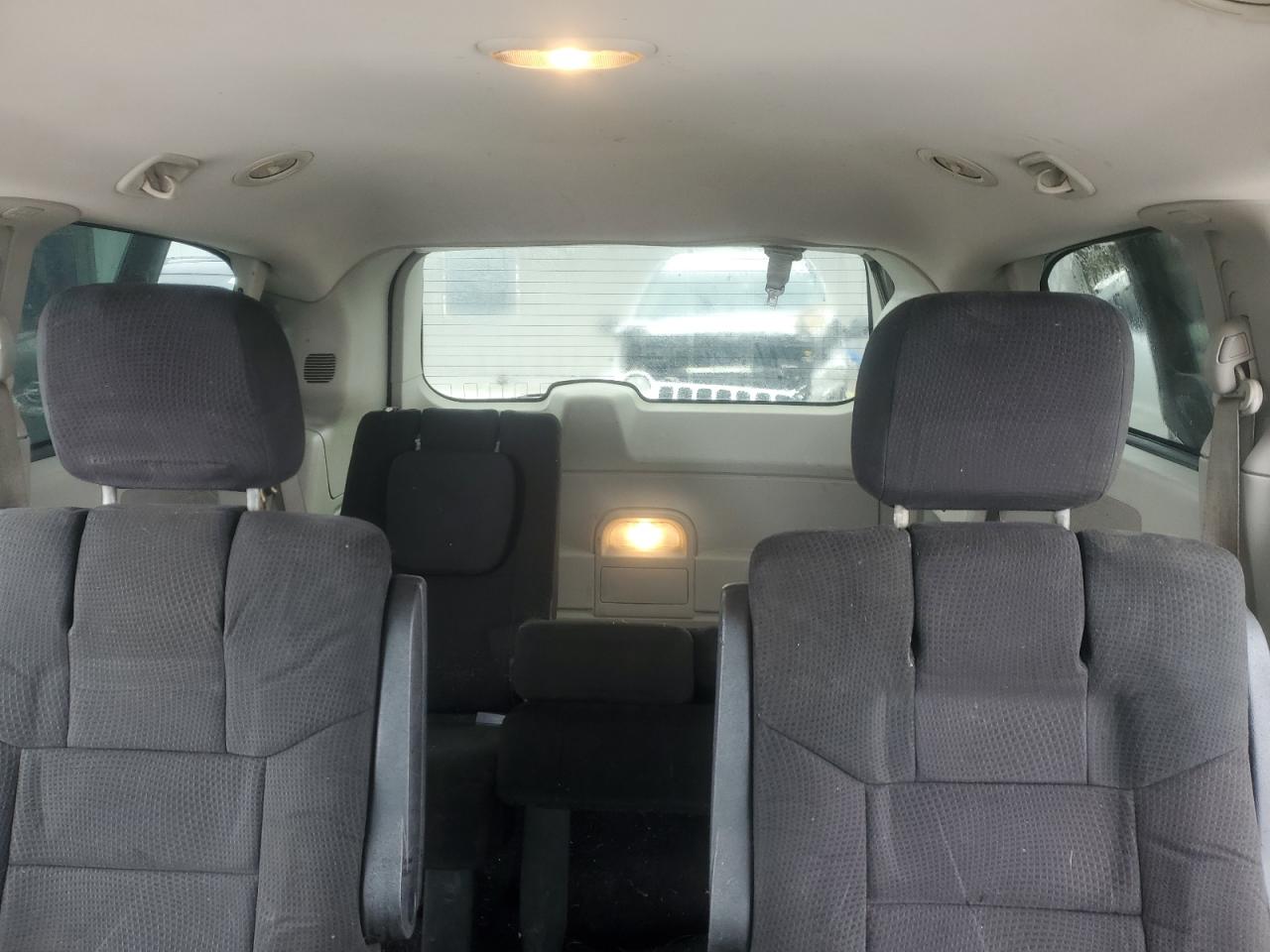 2011 Dodge Caravan - Image 10