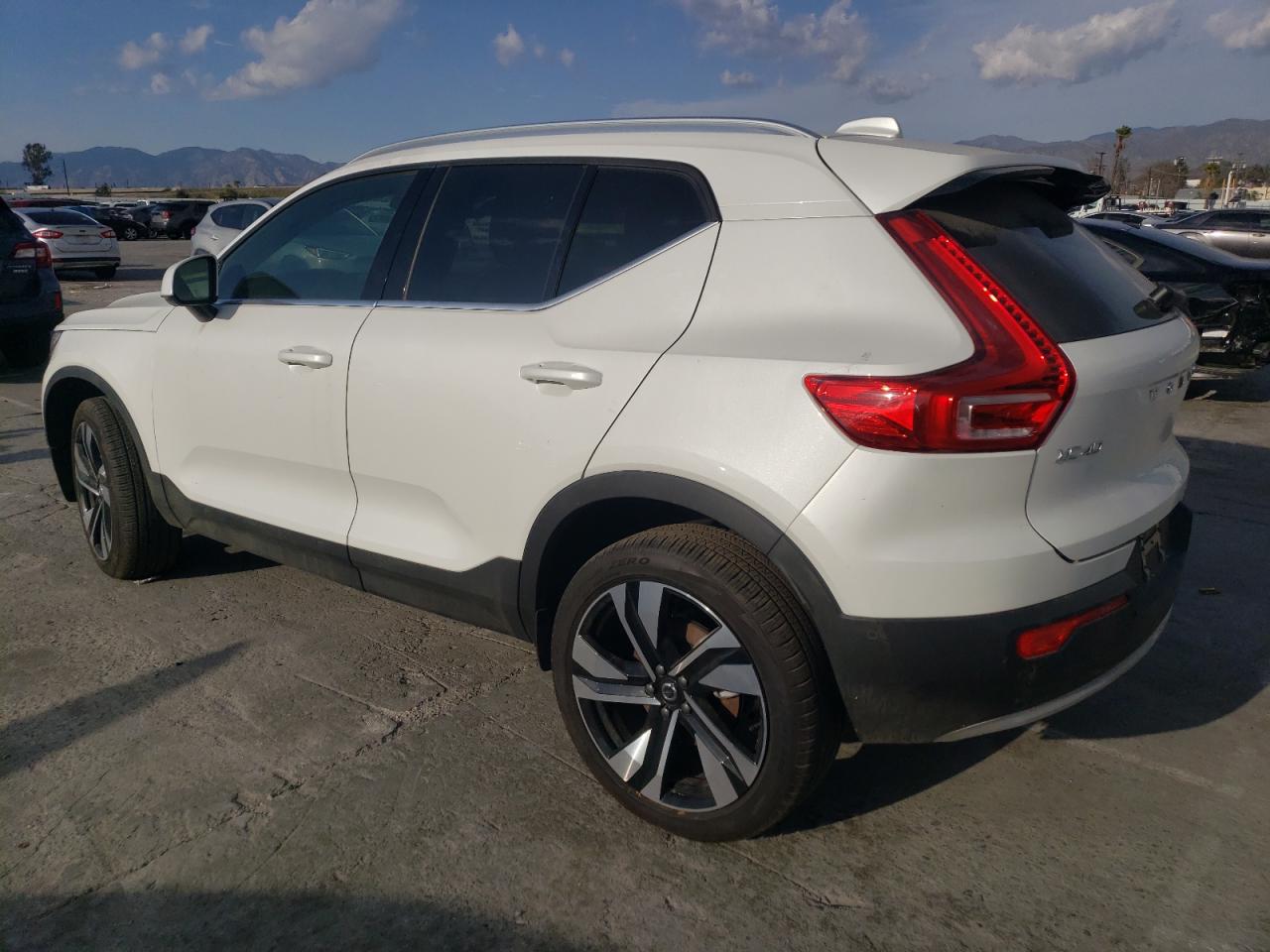 Фото: YV4L12UF9R2331405 - 2