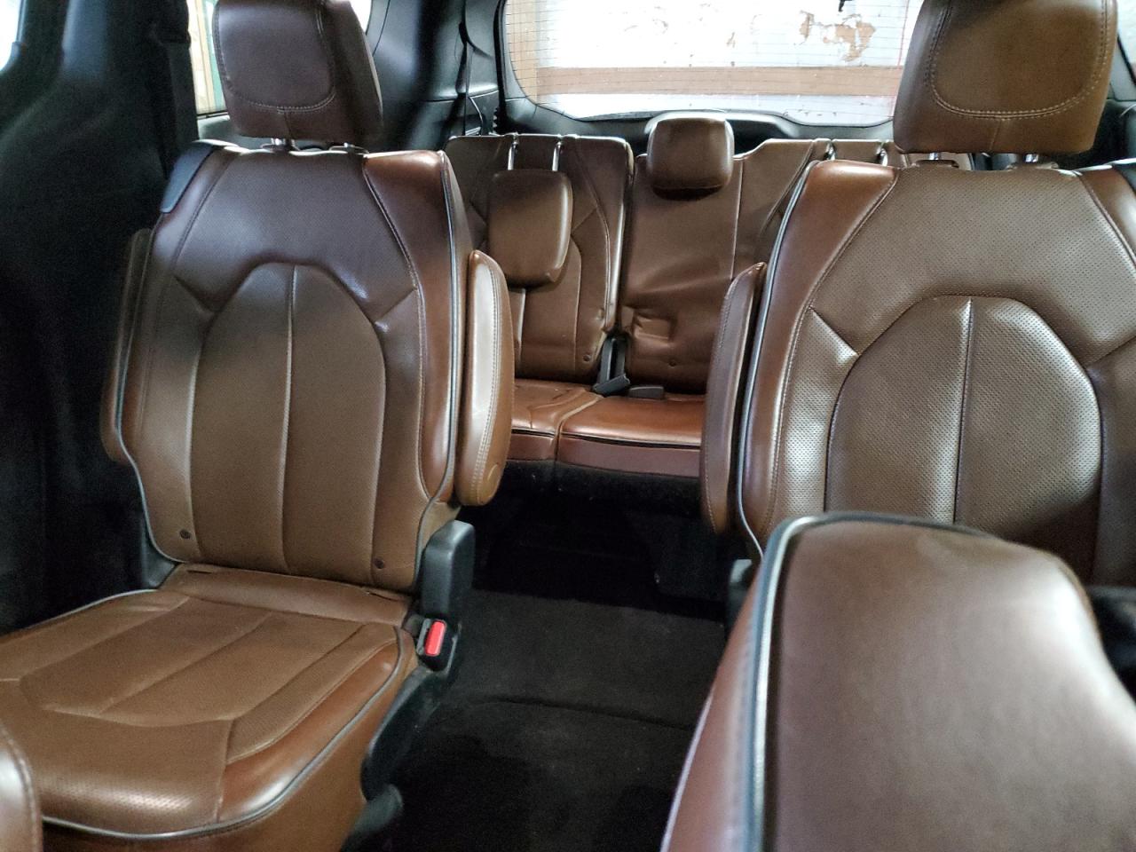 2017 Chrysler Pacifica - Image 10