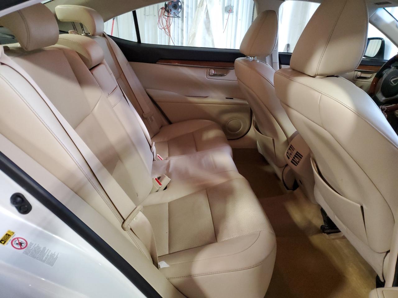 2015 Lexus ES - Image 10