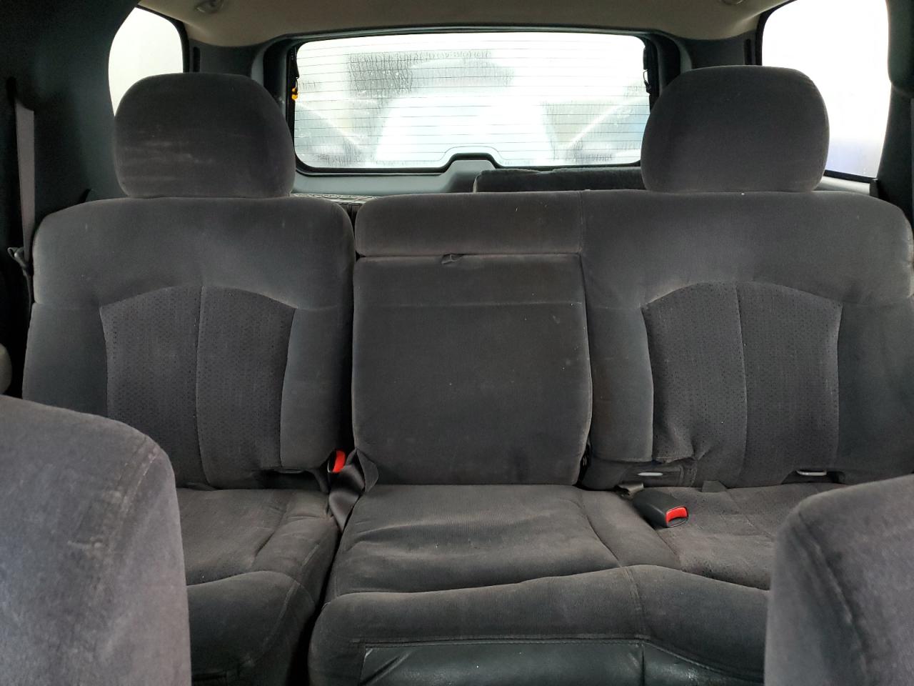 2002 Chevrolet Tahoe - Image 10