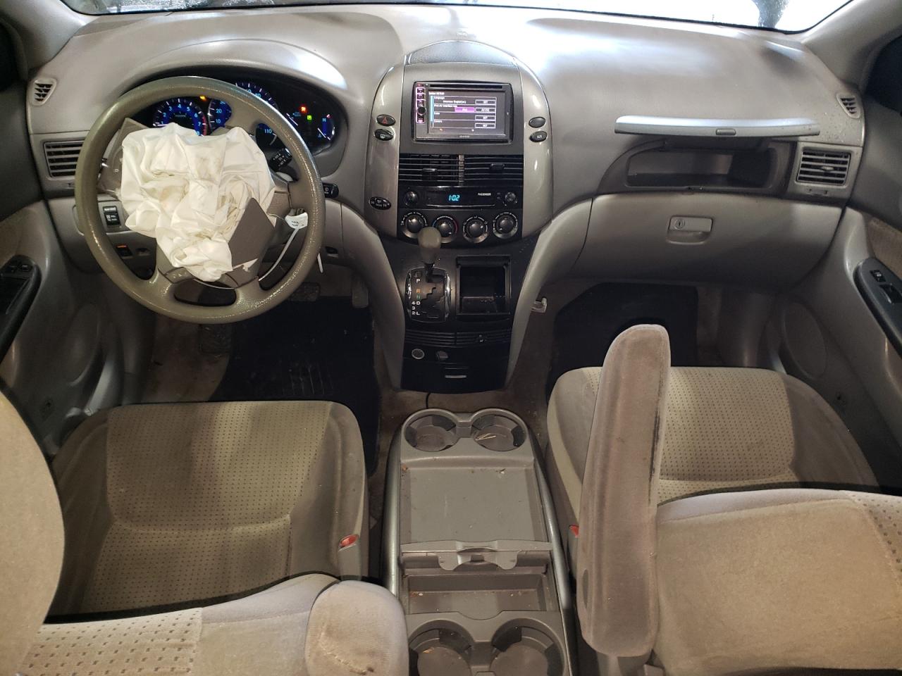 2009 Toyota Sienna - Image 8