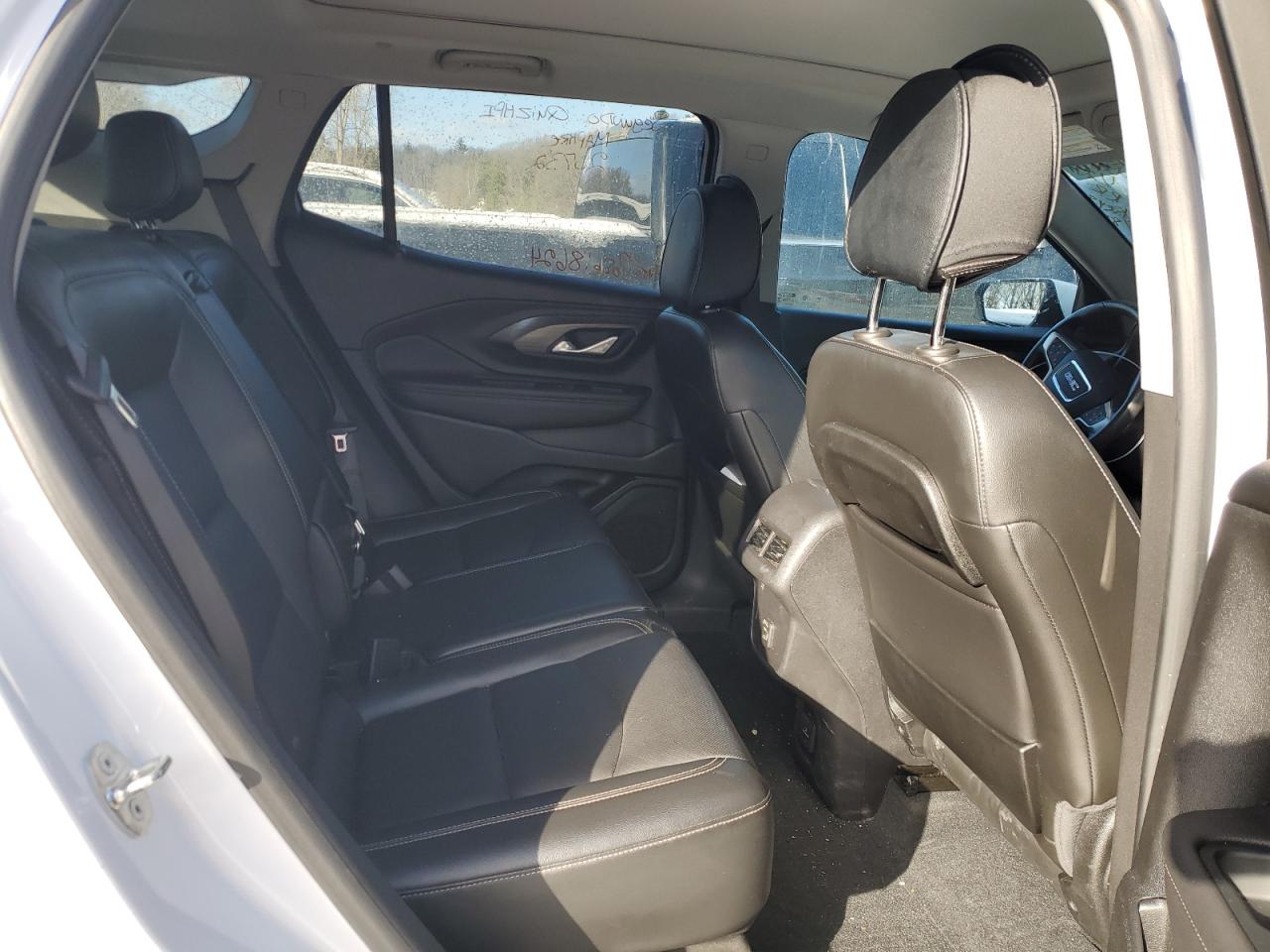 2022 GMC Terrain - Image 11