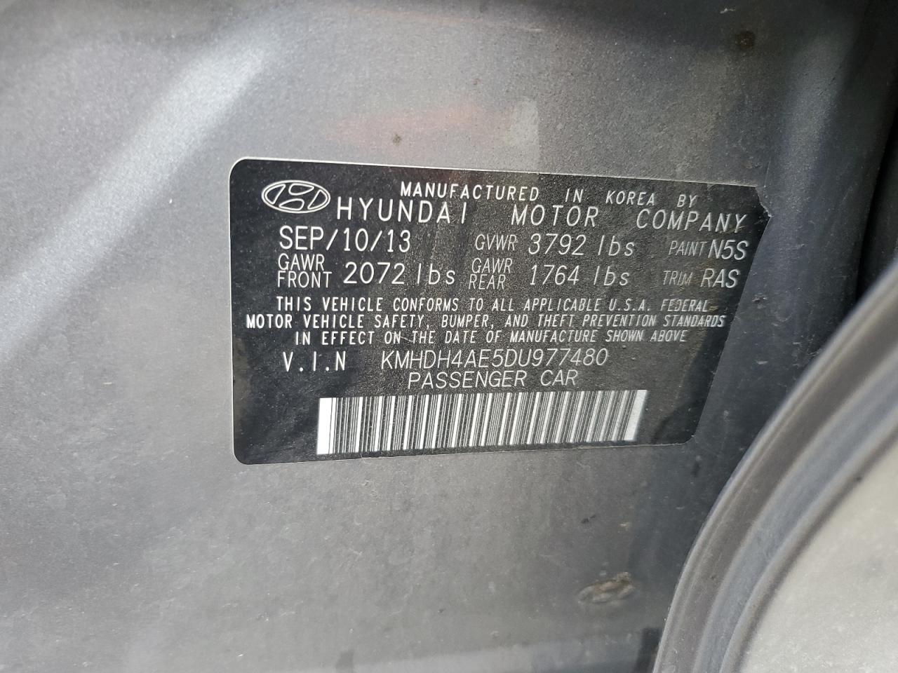 2013 Hyundai Elantra - Image 12
