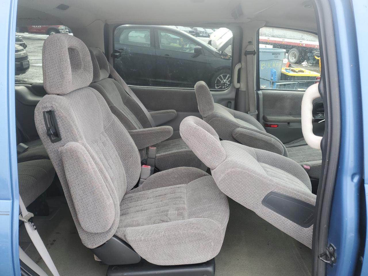 2000 Pontiac Montana - Image 12