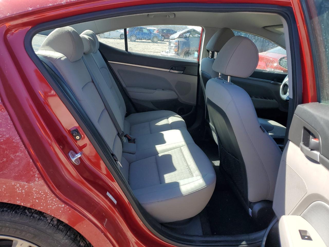2017 Hyundai Elantra - Image 10