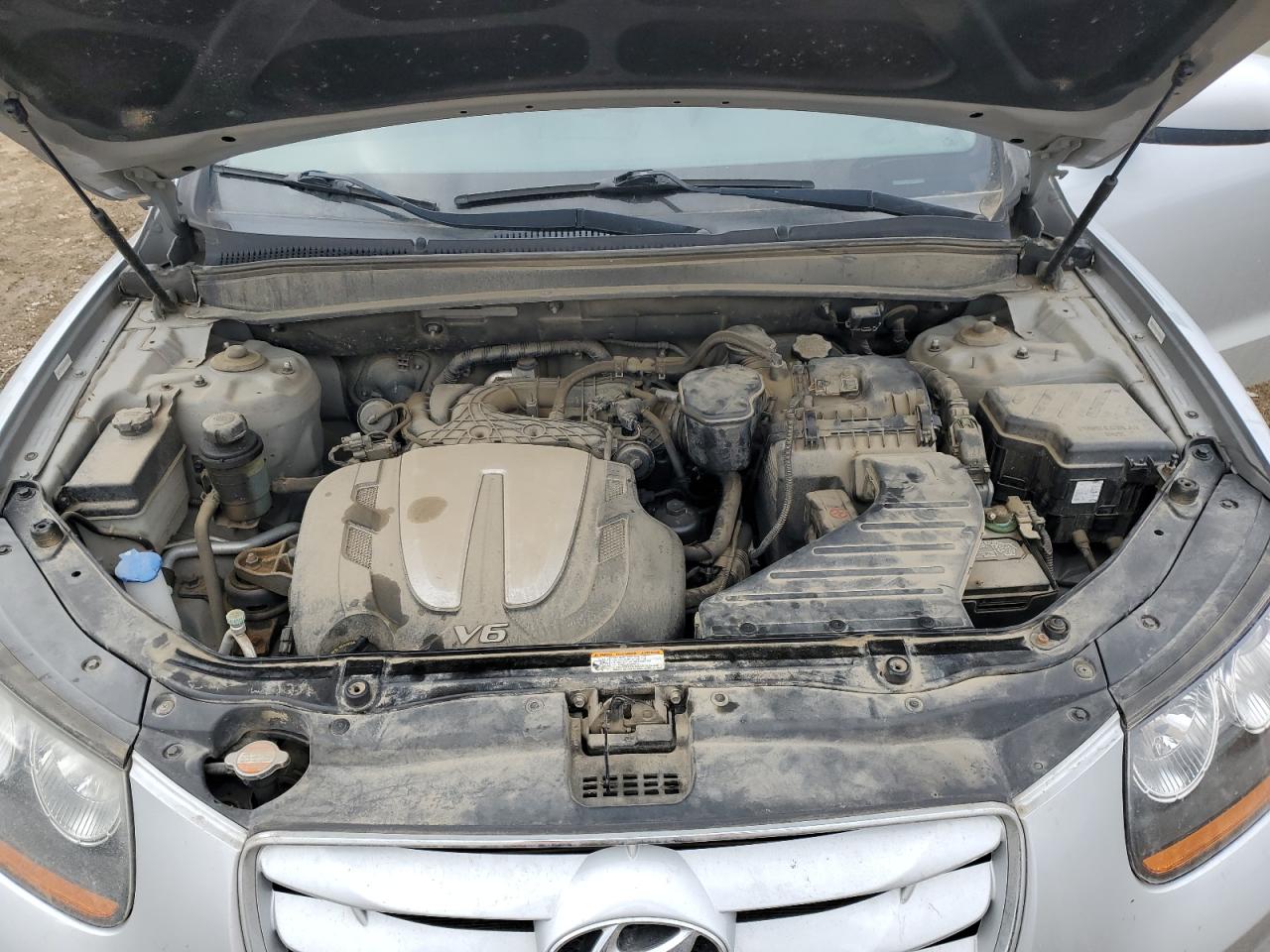 2010 Hyundai Santa Fe - Image 12