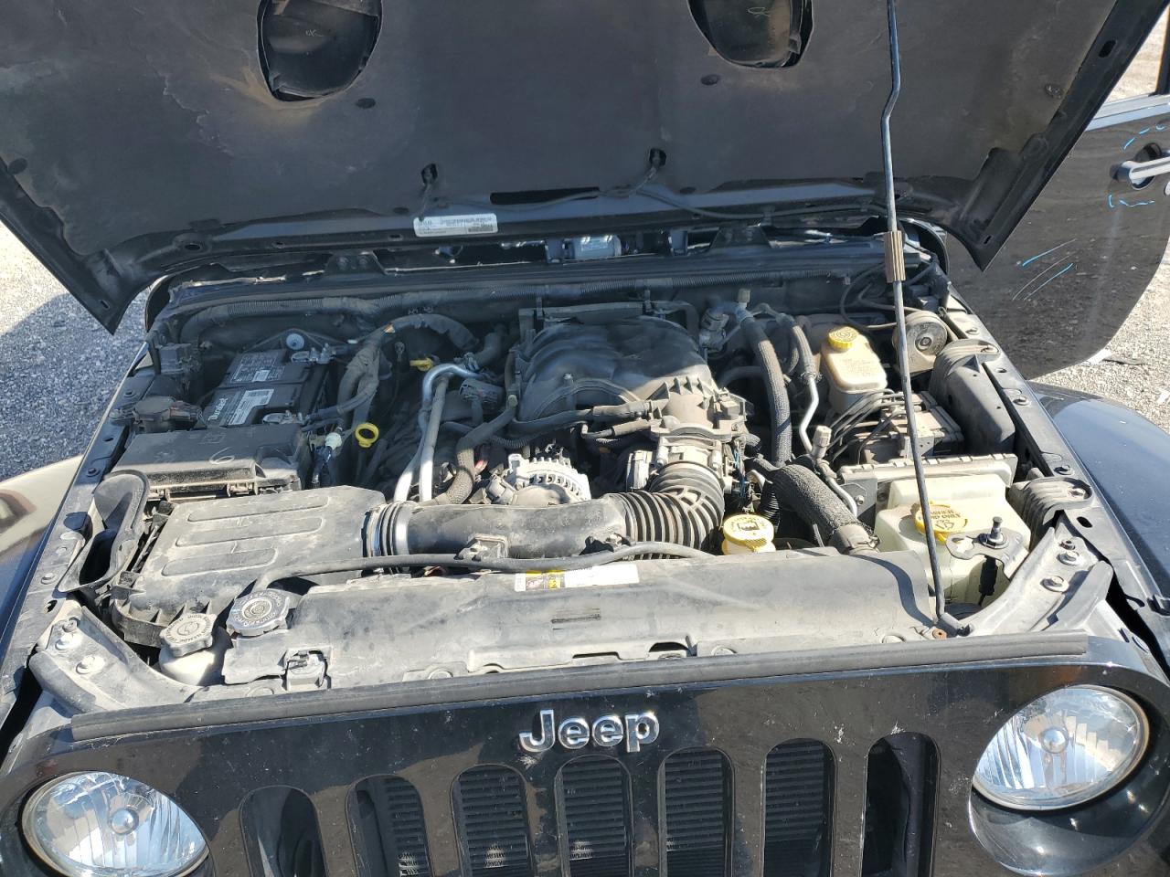 2016 Jeep Wrangler - Image 12