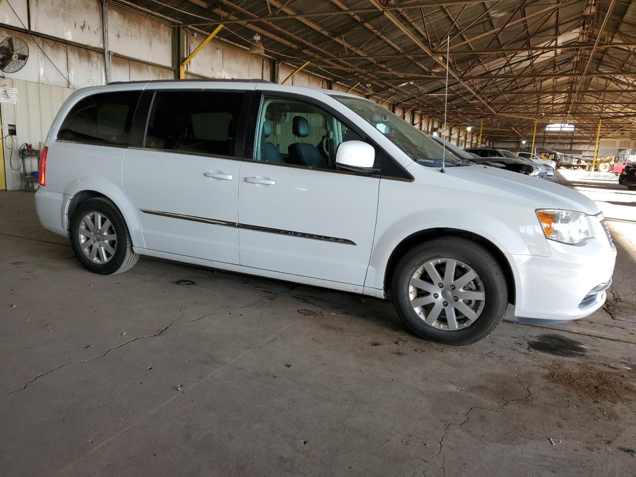 2015 Chrysler Town & Country - Image 4