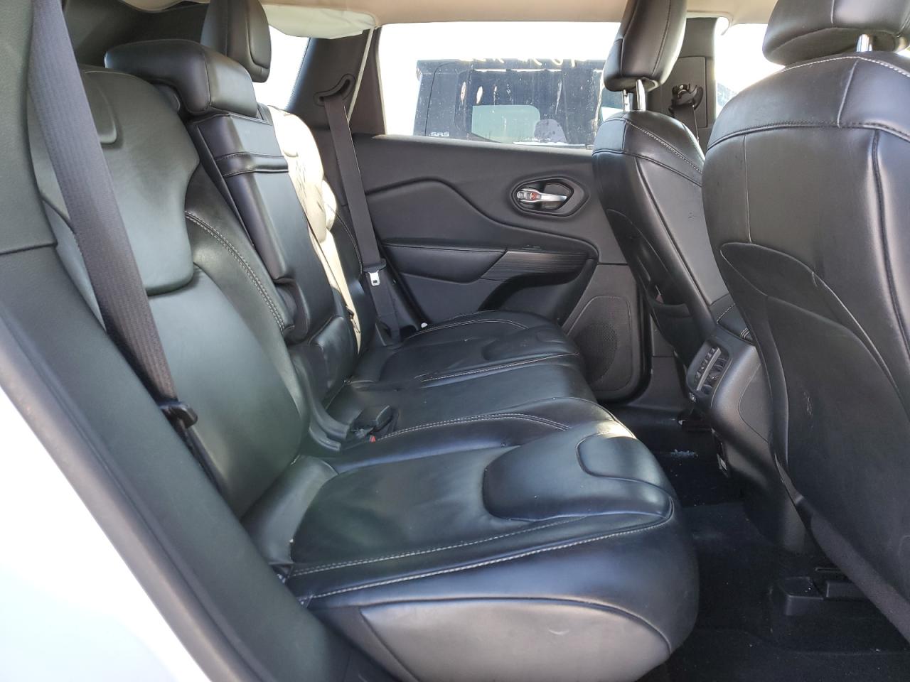 2015 Jeep Grand Cherokee - Image 11