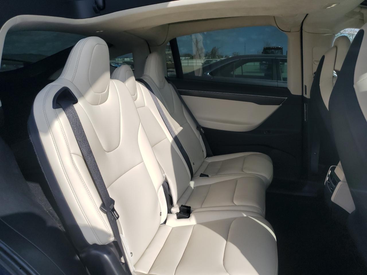 2017 Tesla Model X VIN: 5YJXCDE24HF068211 Lot: 44210845