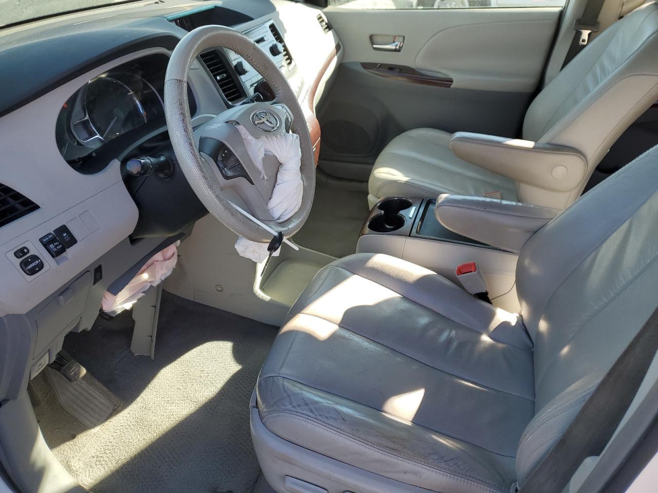 2011 Toyota Sienna - Image 7