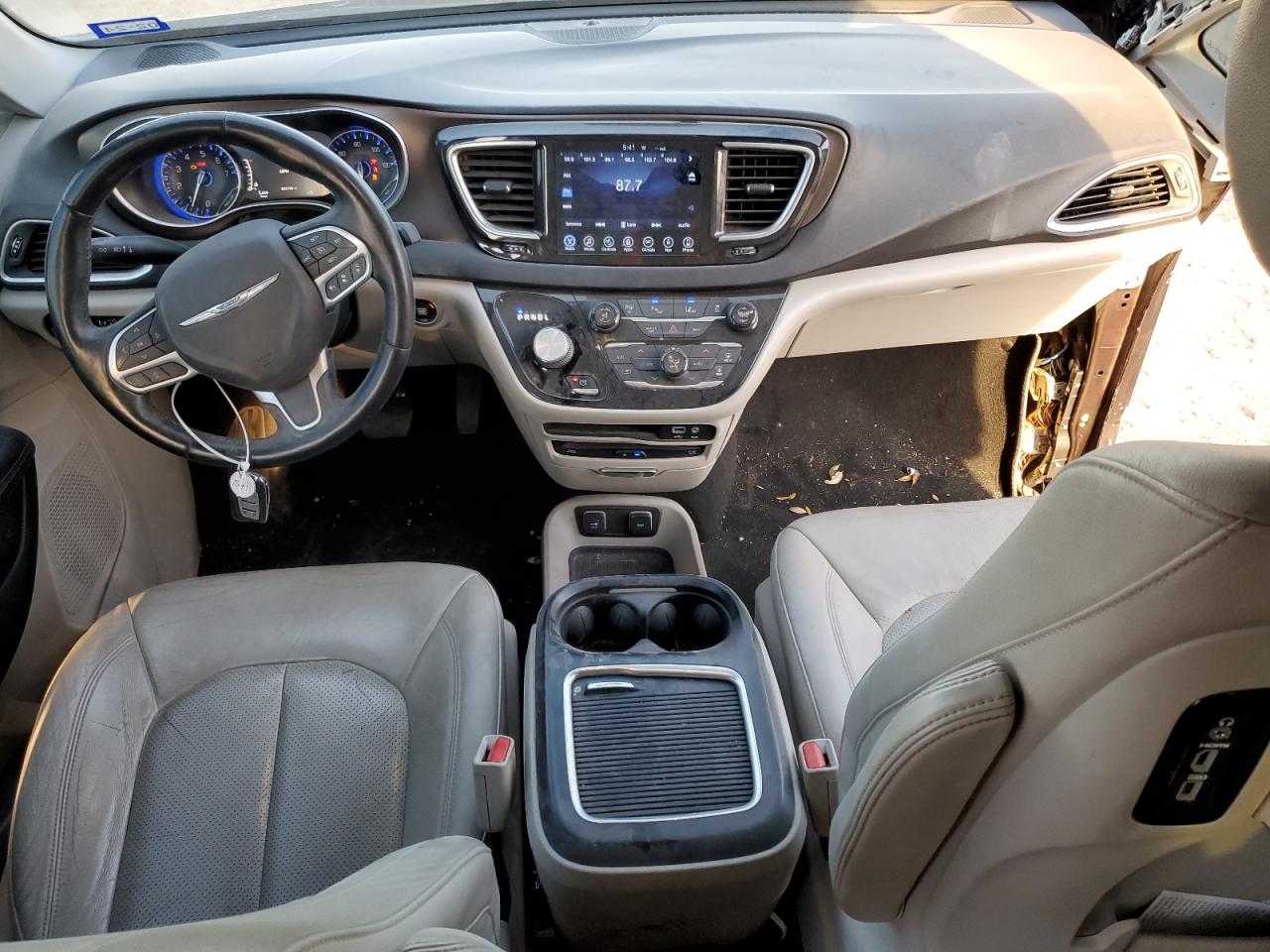 2017 Chrysler Pacifica - Image 8
