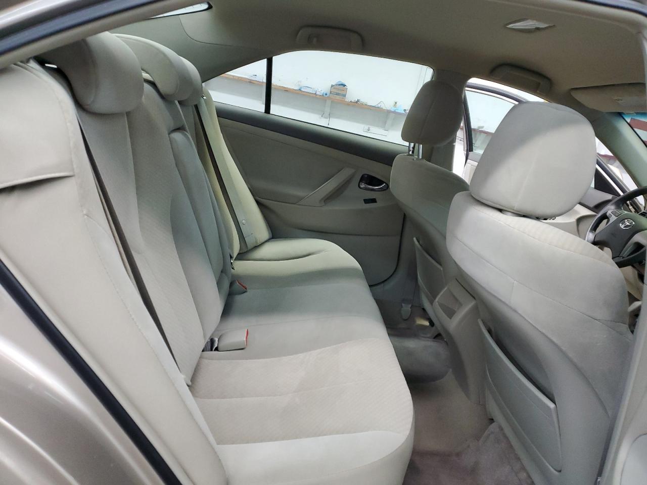 2009 Toyota Camry - Image 10