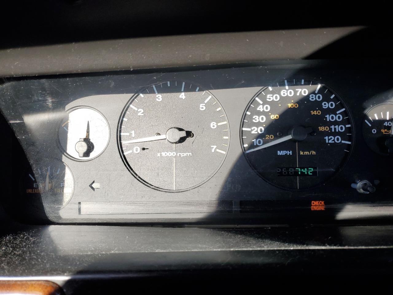 1996 Jeep Grand Cherokee - Image 9