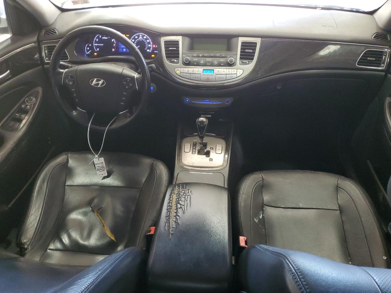 2014 Hyundai Genesis - Image 8
