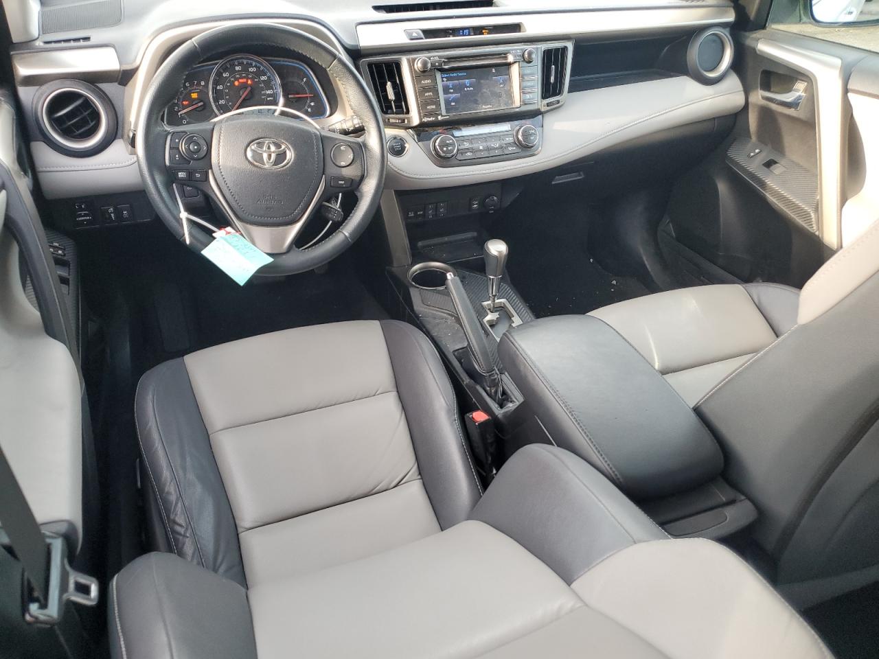 2015 Toyota RAV 4 - Image 8