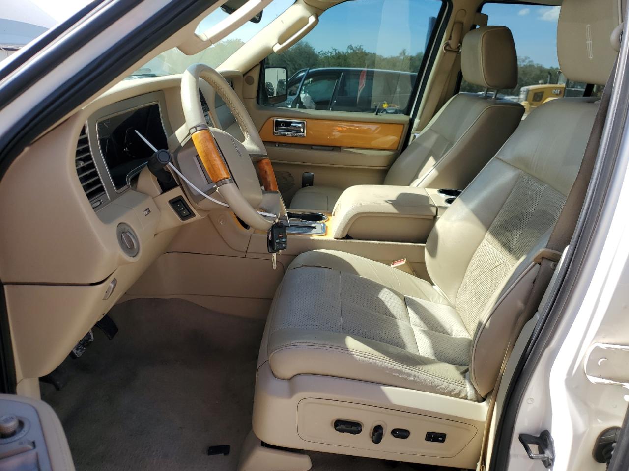 2008 Lincoln Navigator - Image 7
