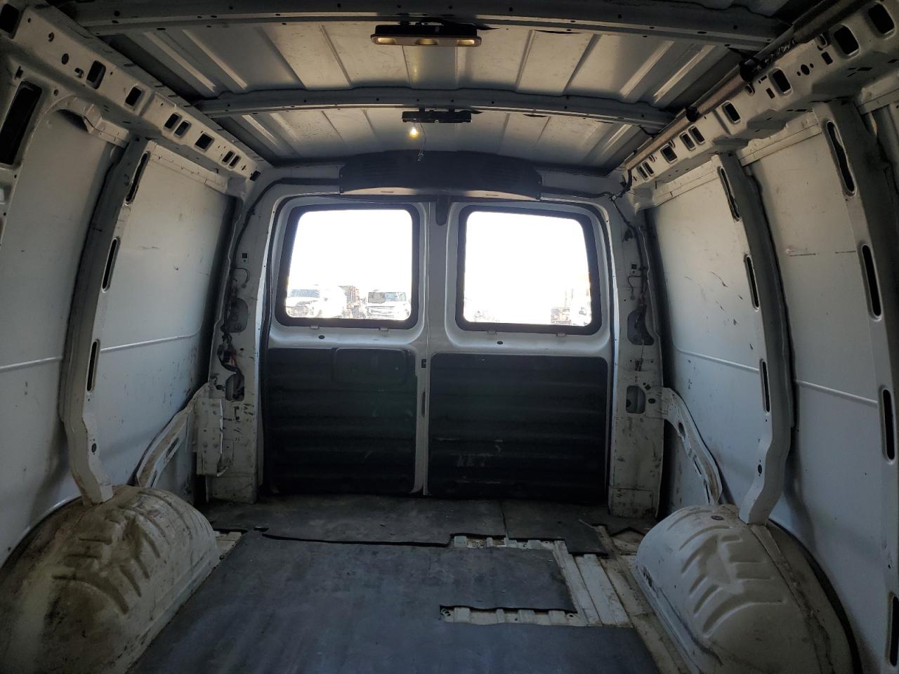 2016 Chevrolet Express - Image 10