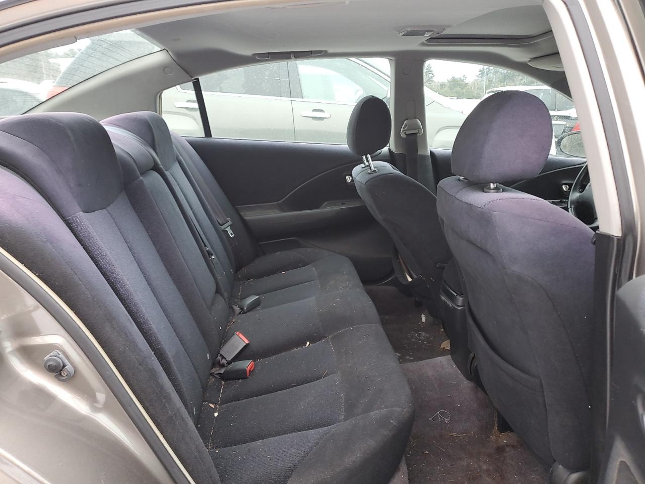 2003 Nissan Altima - Image 10