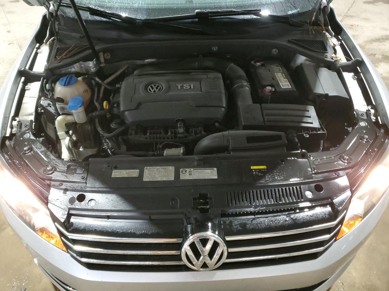 2015 Volkswagen Passat - Image 11
