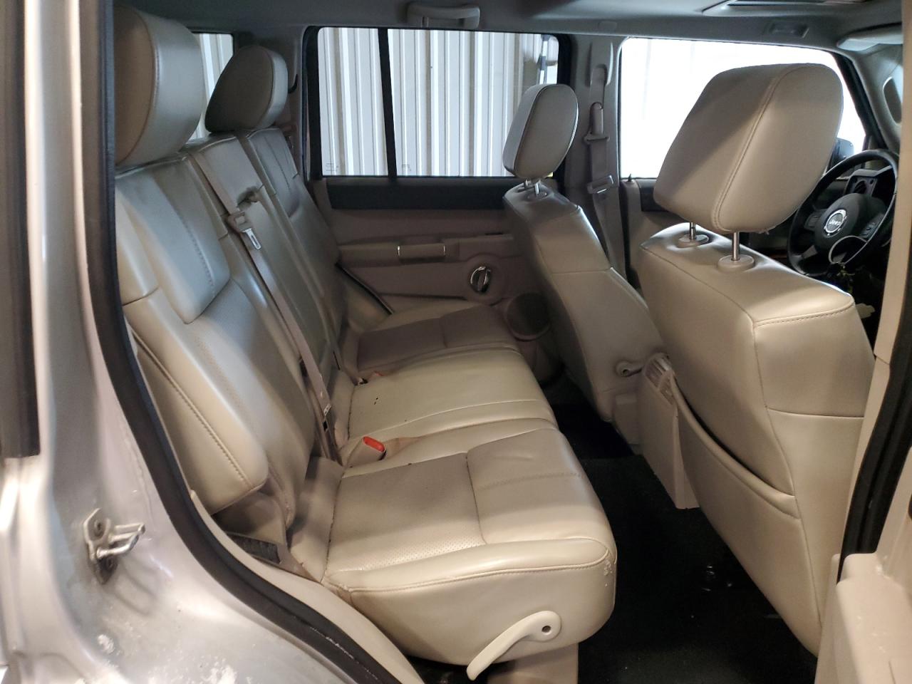 2007 Jeep Commander - Image 10