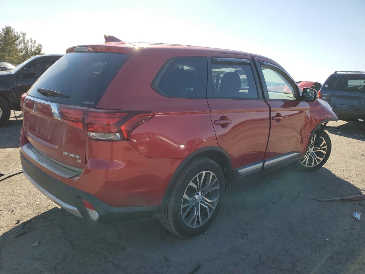 2017 Mitsubishi Outlander - Image 3